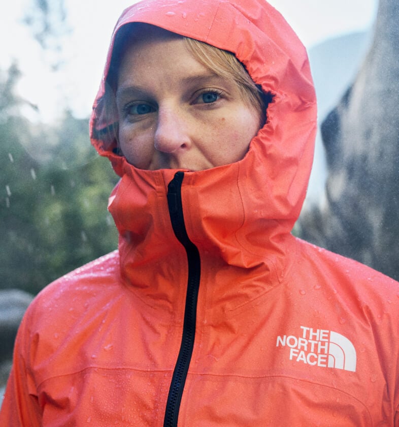 A split image of The North Face Athlete Emily Harrington wearing the FUTURELIGHT™ Papsura Jacket in the Yosemite Valley.  