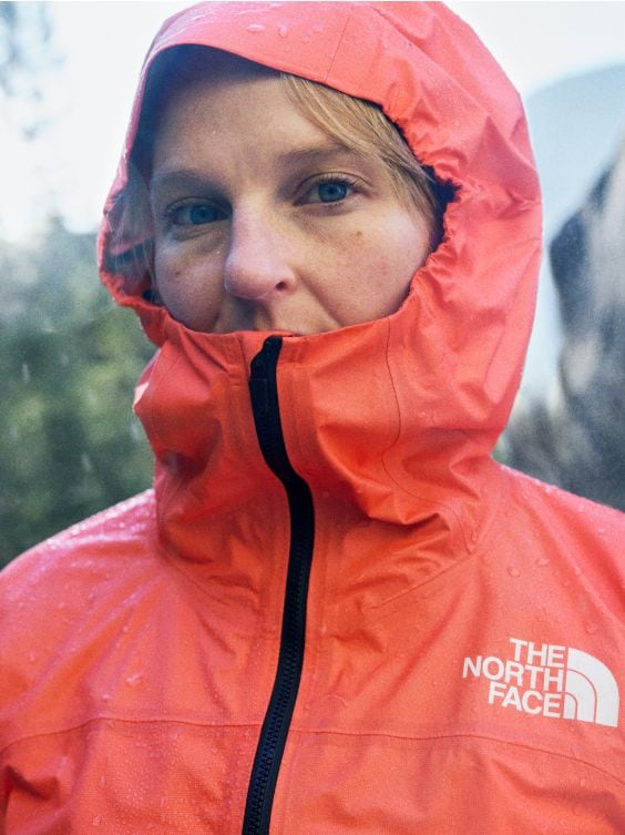 In-situ shot of The North Face Athlete Emily Harrington wearing the Summit Series FUTURELIGHT™ Papsura Jacket. 