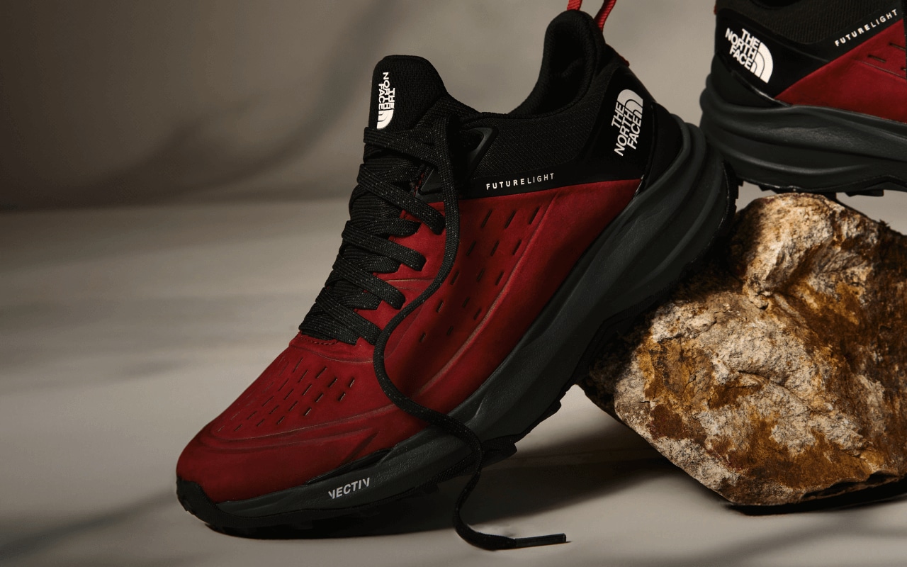 Studio shot of the Men’s VECTIV Exploris 2 Mid FUTURELIGHT™ Leather Boots from The North Face.